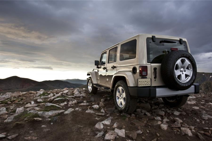  Jeep Wrangler Sahara Unlimited 2011 года  (фото 15 из 19)